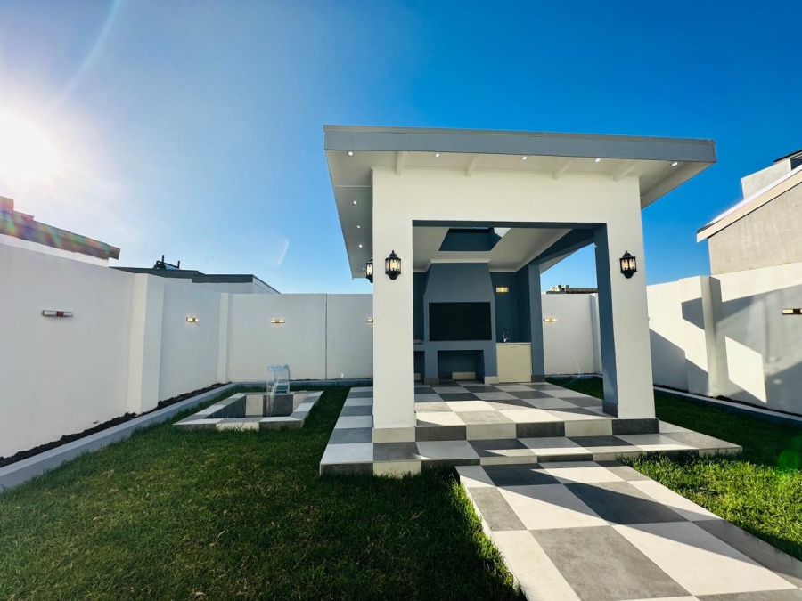 4 Bedroom Property for Sale in Sandown Western Cape